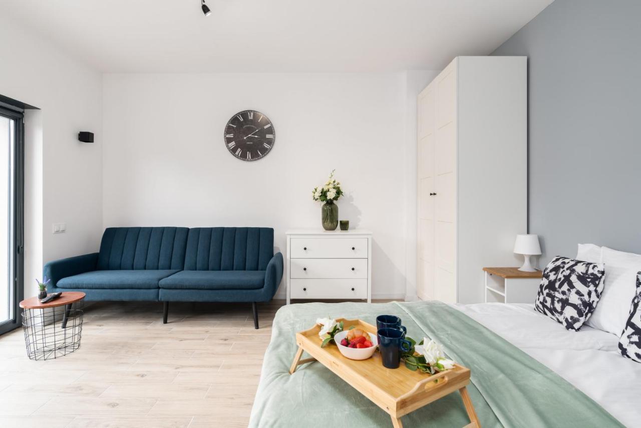Bright & Comfy Krosnienska With Balcony By Renters Poznań