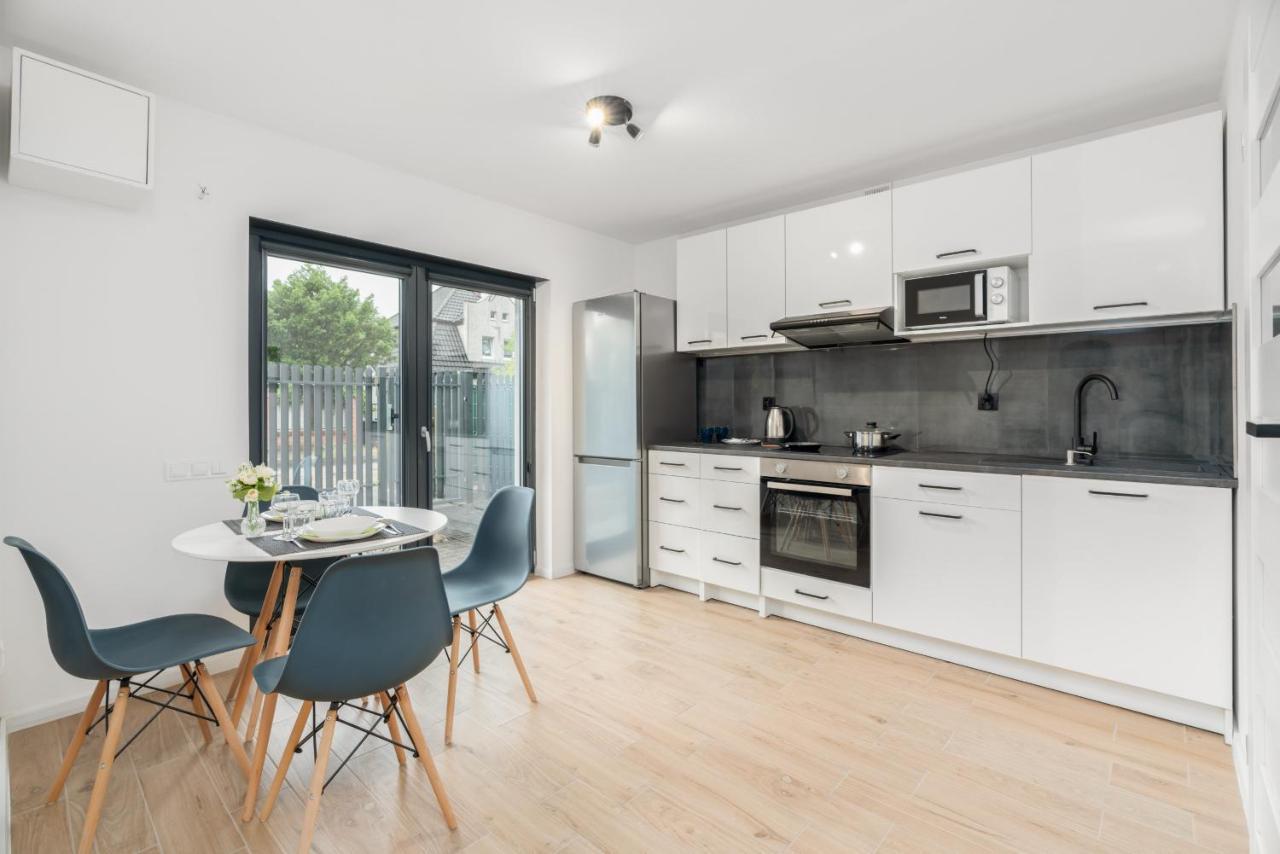Bright & Comfy Krosnienska With Balcony By Renters Apartament *