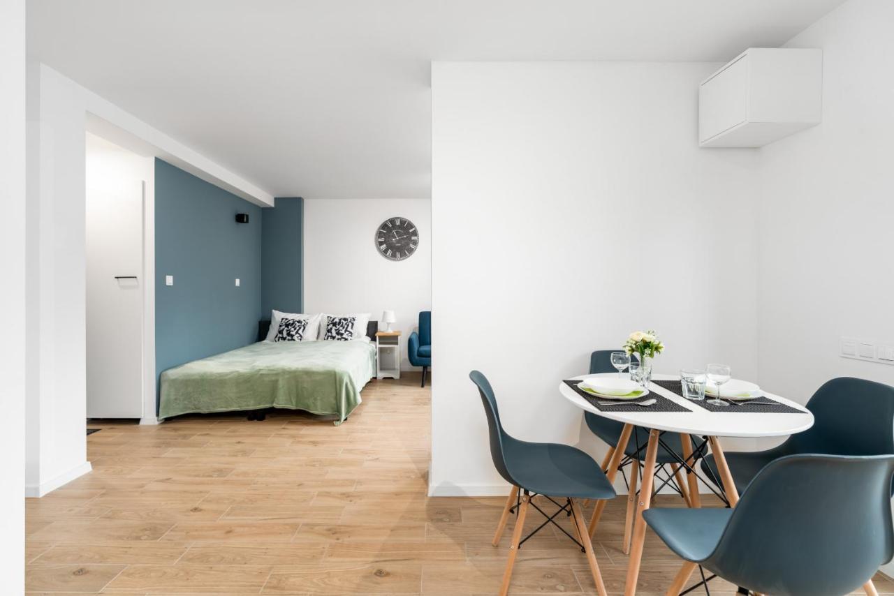 Bright & Comfy Krosnienska With Balcony By Renters *